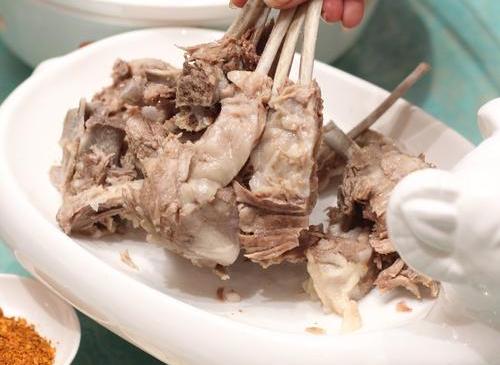 宁夏手抓羊肉的“黄金肥瘦比”，是几代人的传承智慧
